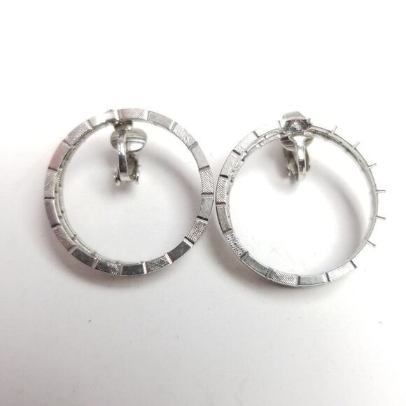 Vintage Silver Tone Hoop Clip On Earrings, Fun Retro Design, Estate - Picture 1 of 6